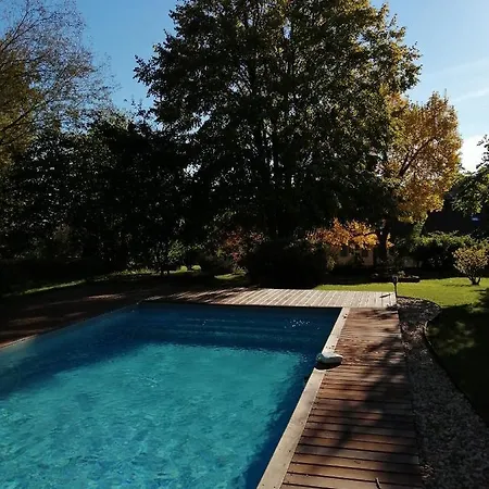 לינה וארוחת בוקר Douvilla דוביל