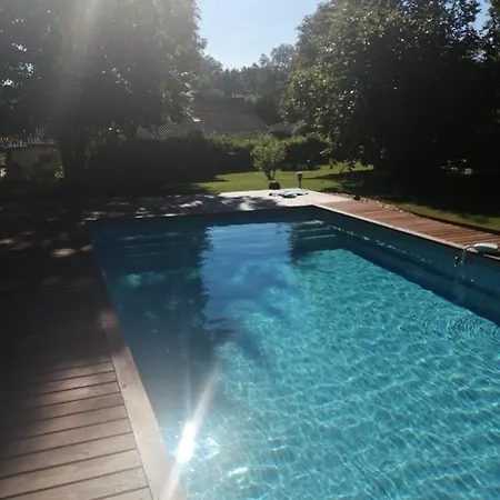 לינה וארוחת בוקר Douvilla 3*