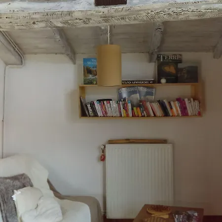 לינה וארוחת בוקר Douvilla