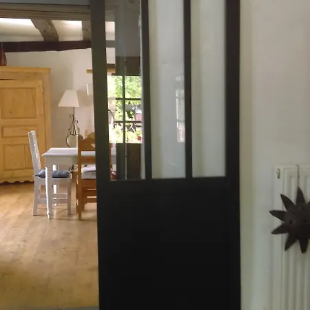 לינה וארוחת בוקר Douvilla דוביל