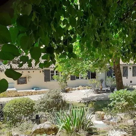 Douvilla לינה וארוחת בוקר