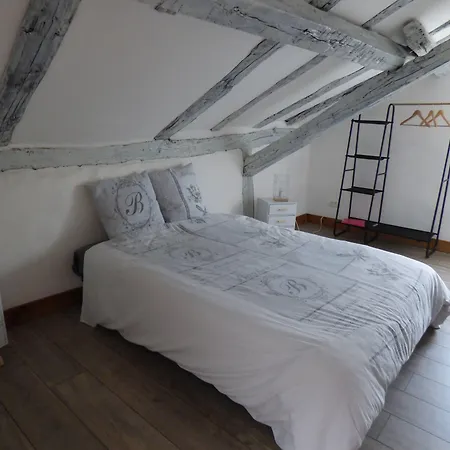 לינה וארוחת בוקר Douvilla דוביל