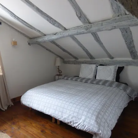 לינה וארוחת בוקר Douvilla 3*